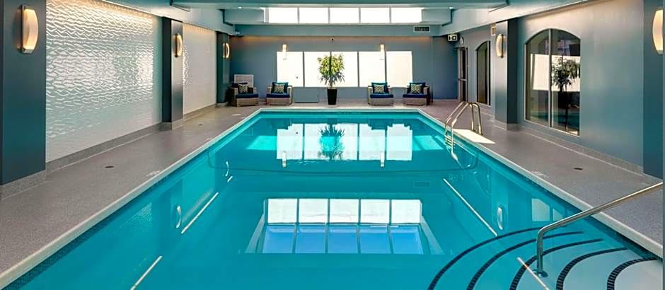 Chateau Victoria Hotel & Suites