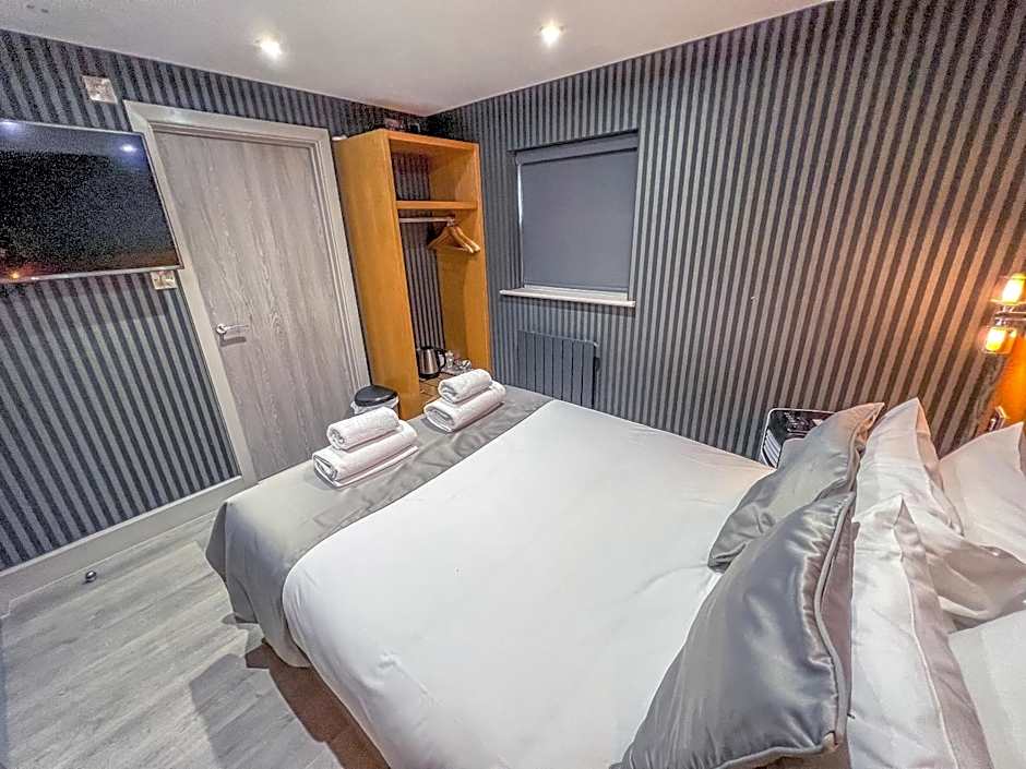 Quayside Hotel & Bar