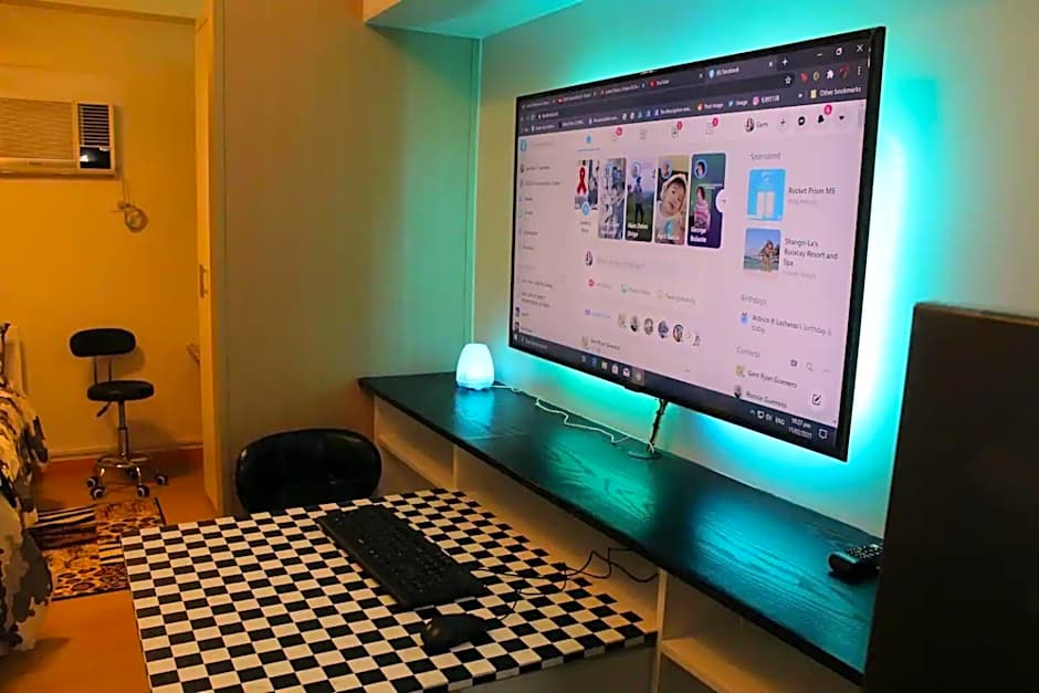 Whole Condo with Pool Great for Staycation