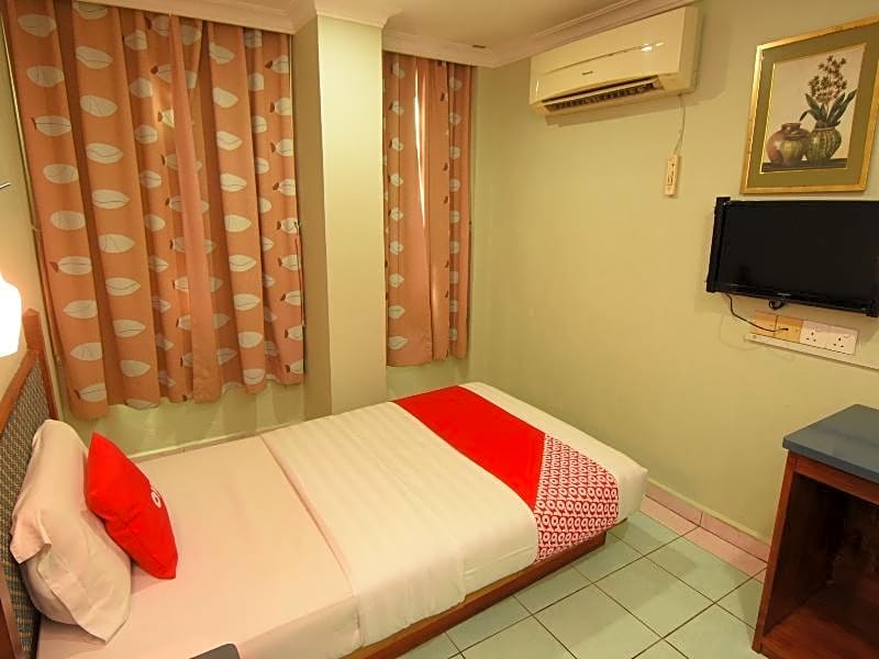 OYO 89642 Highway Inn