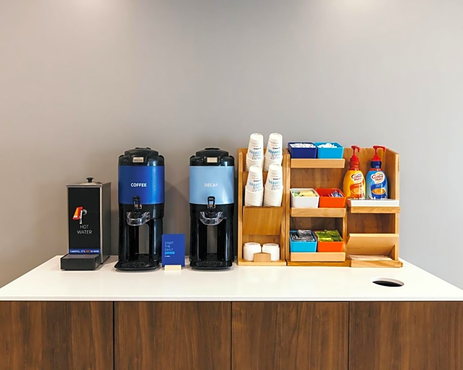 Holiday Inn Express and Suites Urbandale Des Moines By IHG