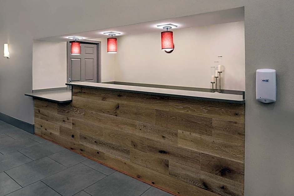 Country Inn & Suites by Radisson, Waterloo, IA