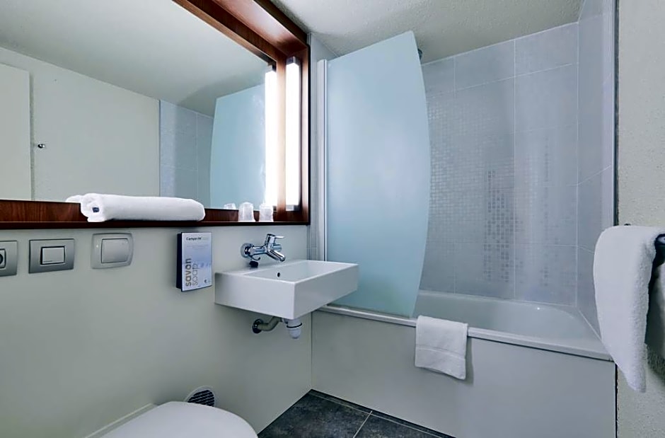 greet hotel restaurant Angouleme Ouest