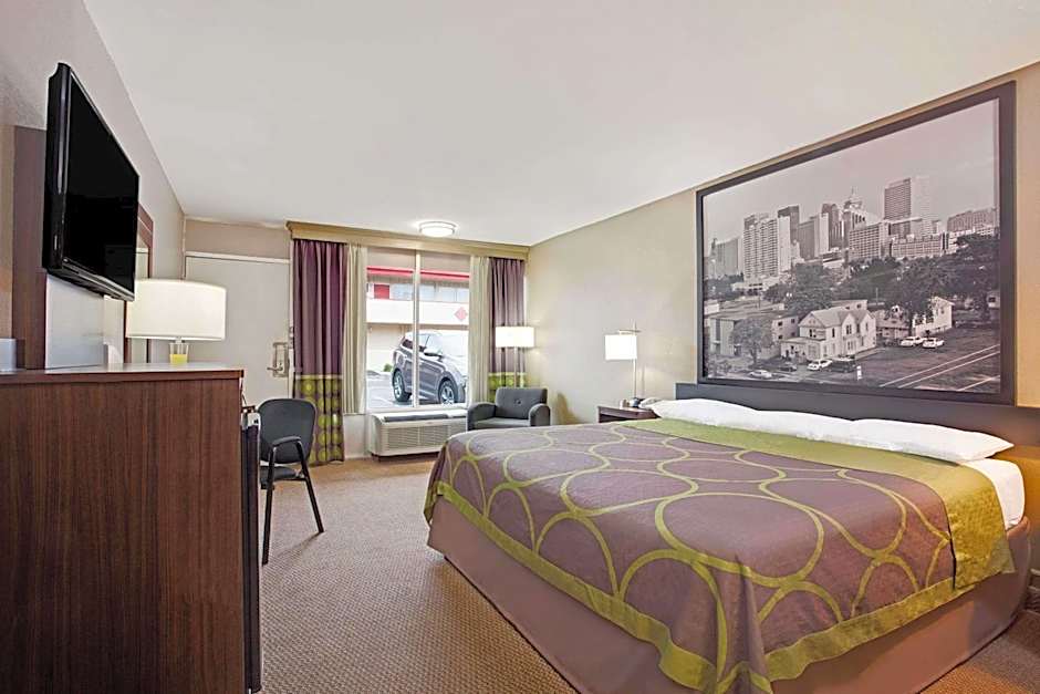 Super 8 by Wyndham Oklahoma/Frontier City