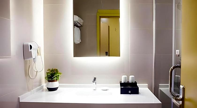 GreenTree Inn Huanggang City Wuxue City Kanjiang Avenue