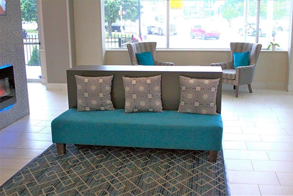La Quinta Inn & Suites by Wyndham Indianapolis Downtown