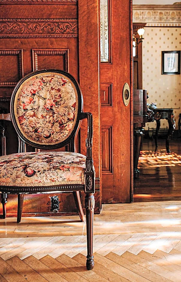 King Suite at Curry Mansion with Heated Pool!