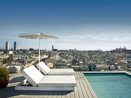Yurbban Trafalgar Hotel