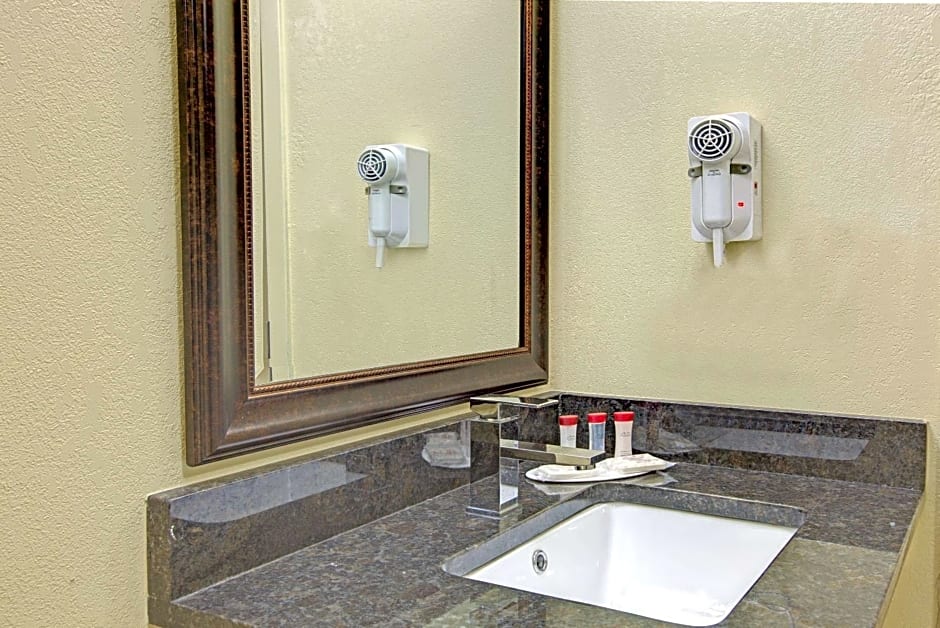 Ramada Plaza Charlotte/s End – Charlotte, NC