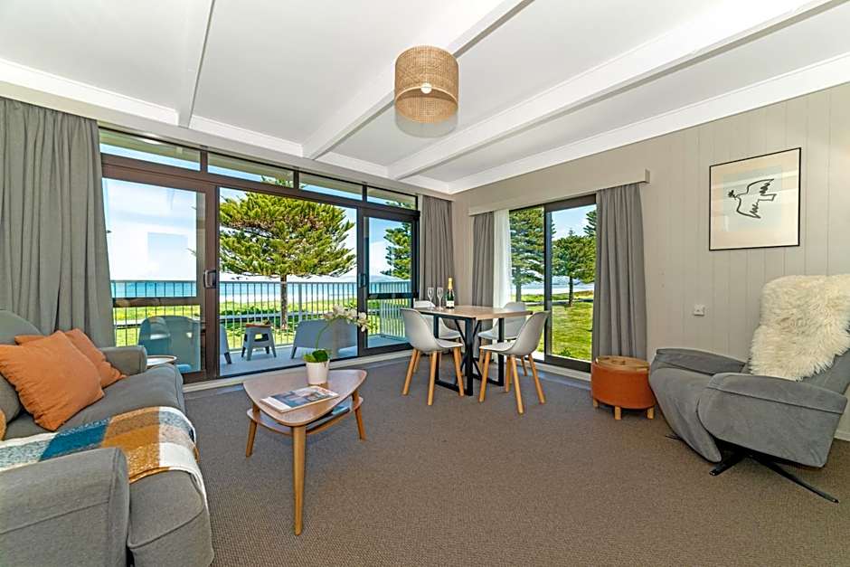 Whispering Sands Beachfront Motel