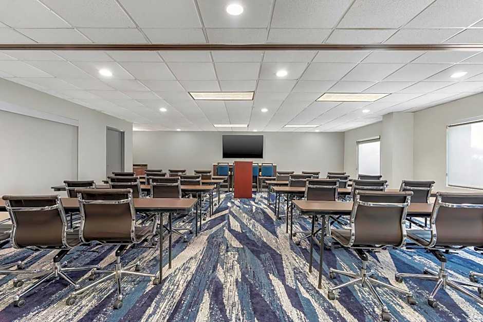 Comfort Inn & Suites Suwanee - Sugarloaf