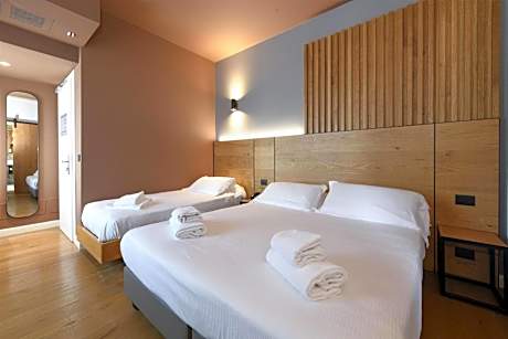 Comfort Queen Room with Sofa Bed - Non-Smoking