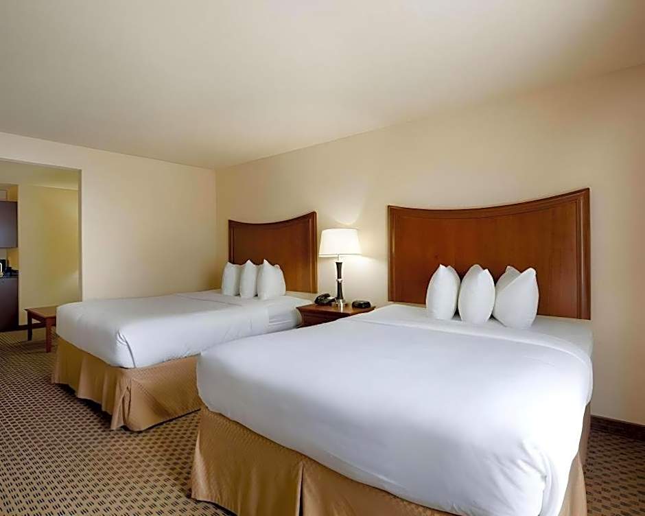 Quality Suites Huntsville Near University