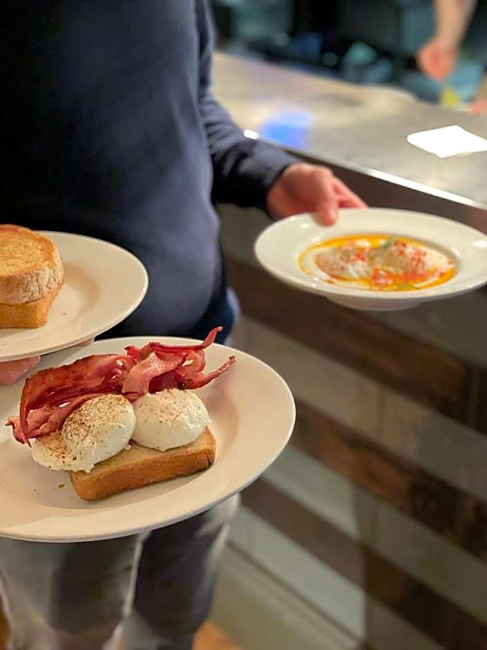 Rooms Above Sugar Boat