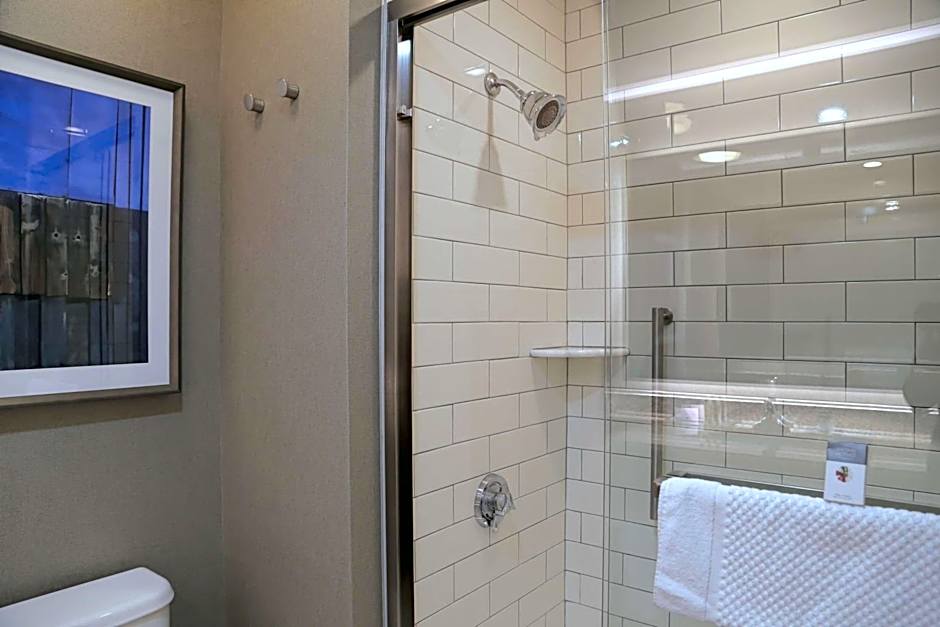DoubleTree by Hilton Rockland, MA