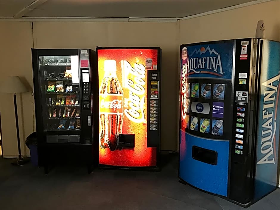 Super 8 by Wyndham Redfield