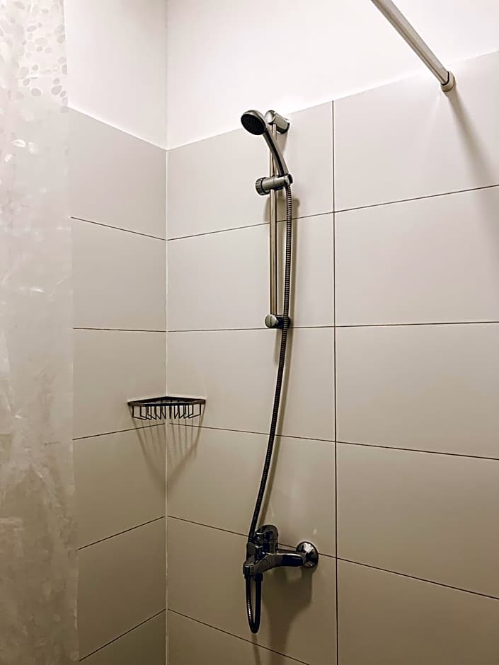 Neuwertiges Apartment mit schnellem WLAN, Glasfaser, Kostenlose Privatparkplatz auch für Transporter geeignet R11
