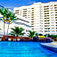 Golden Dolphin 3Pessoas com piscinas termais mais toalhas e roupas de cama lençóis travesseiros fronhas limpeza do check in impostos e taxas já incluso ATENÇÃO A hospedagem podera ocorrer no express ou Grand hotel,conforme a disponibilidade de apto