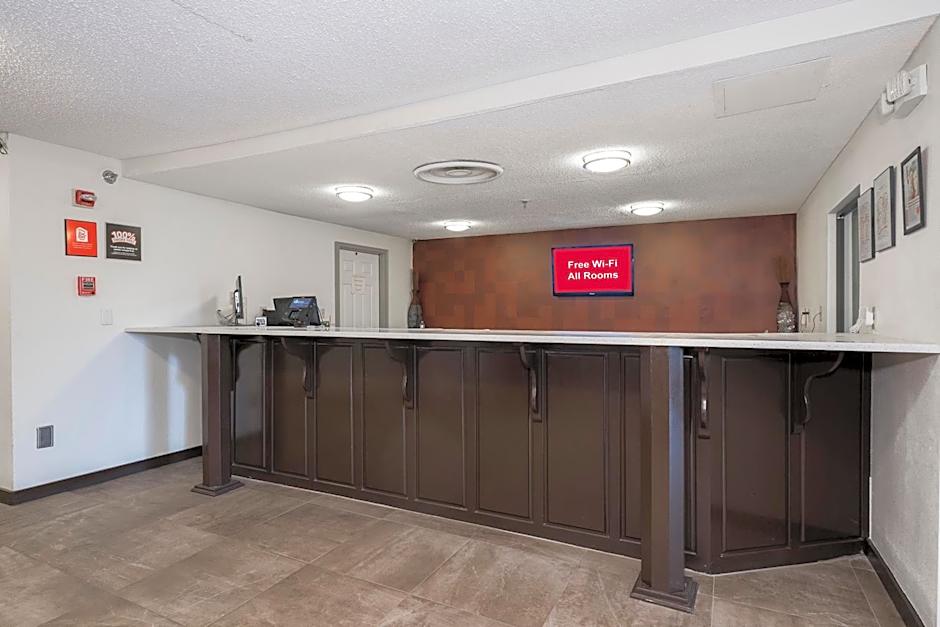 Red Roof PLUS & Suites Opelika