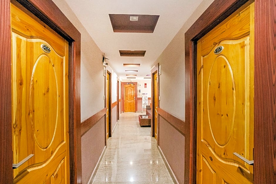 OYO 436 Emirates Suites