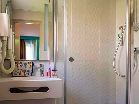 Communicating Double Room