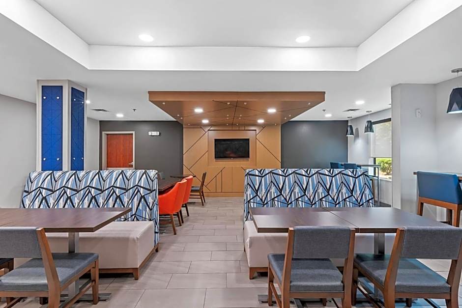 Holiday Inn Express & Suites Maumelle By IHG