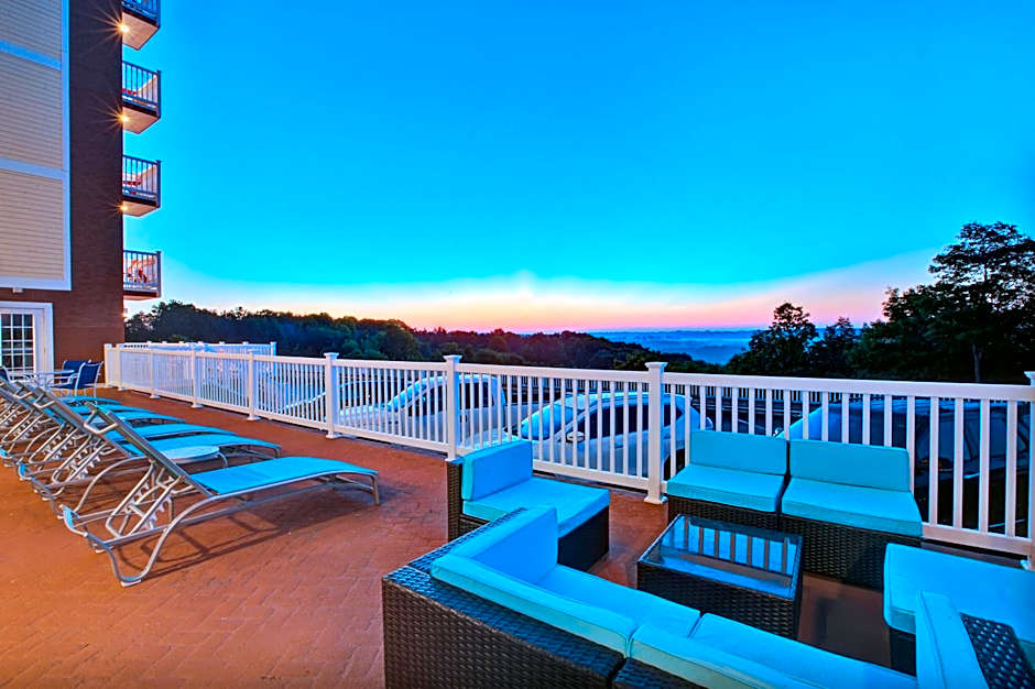Holiday Inn Express & Suites Petoskey by IHG