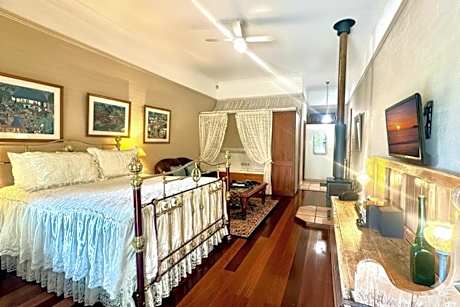 Queen Room with Spa Bath - Regency