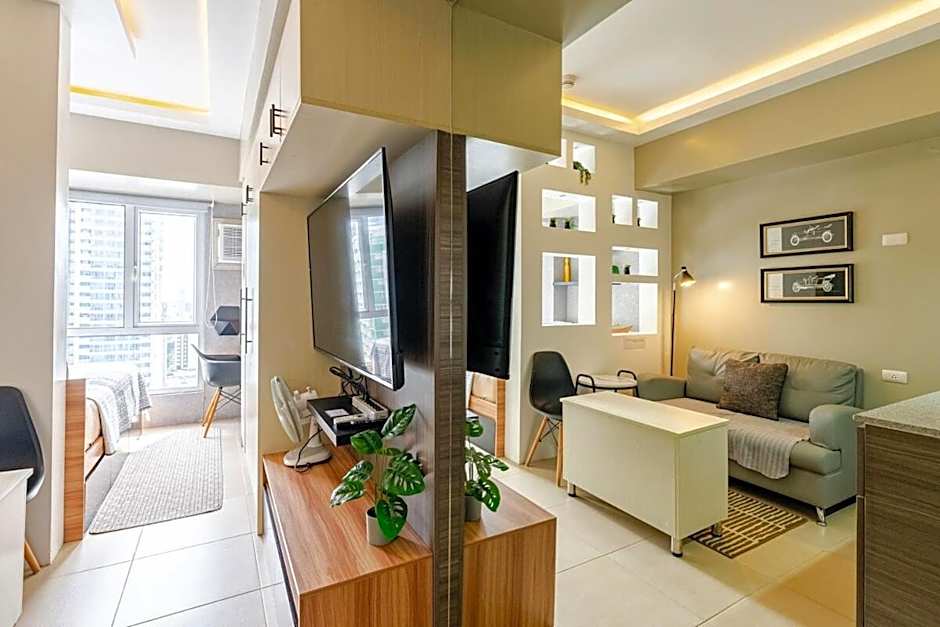 27th floor Cebu IT Park studio walking distance to everything