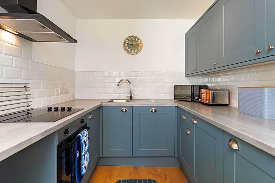 Coedrath Park 20 - Modern Apartment, Close to the Beach