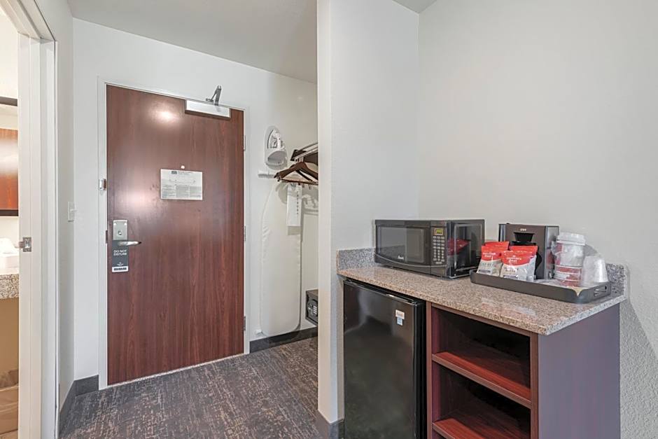 Cobblestone Hotel & Suites - Urbana