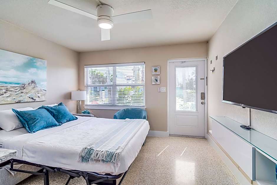Boutique Vacation Rental Complex At Beach