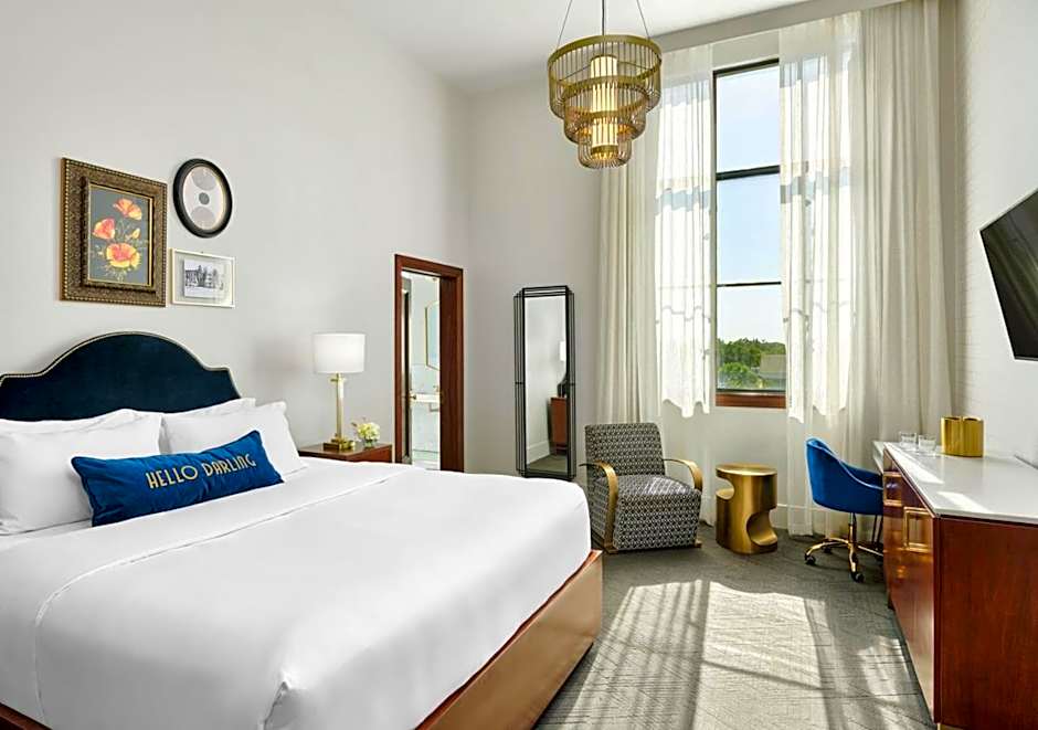 Deluxe 1 King Bed — 4 fotoğraftan 1. fotoğraf