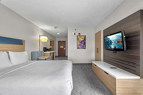 Standard King Room with Mobility Accessible Tub