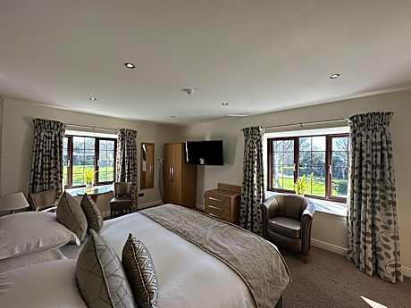 Superior King Room with Garden View