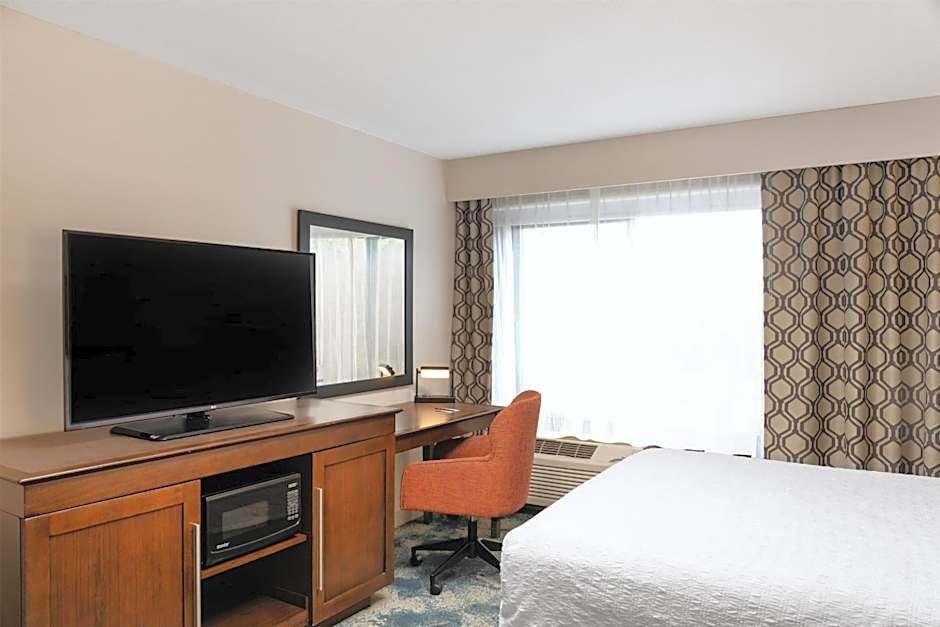 Photo 1 of 4 of 1 Queen Bed