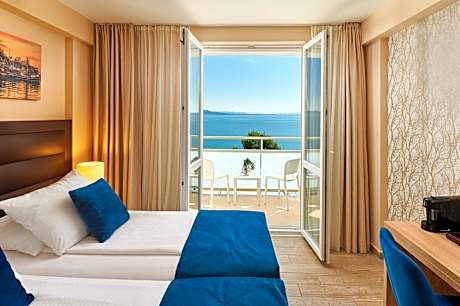 Family Room with Balcony - Sea Side