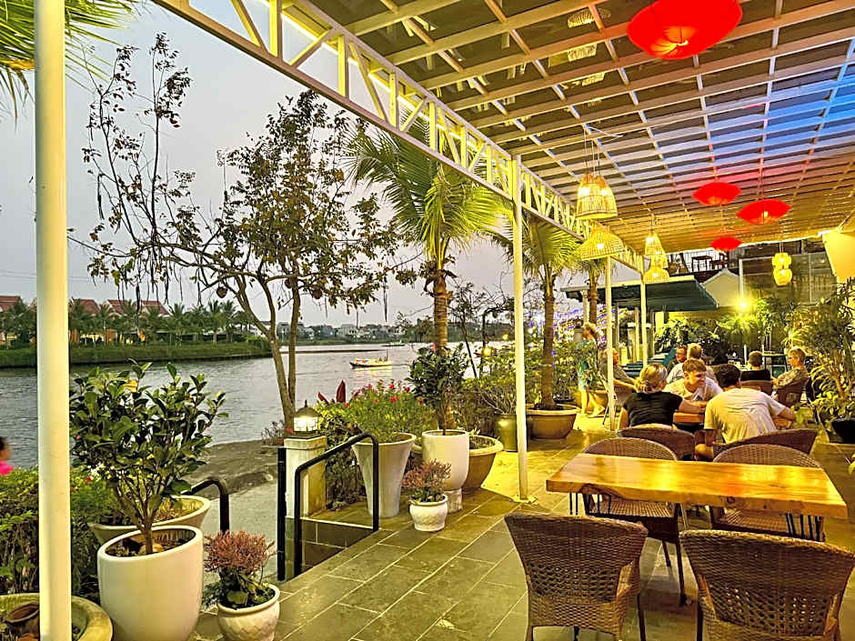 Riverside White House Hotel