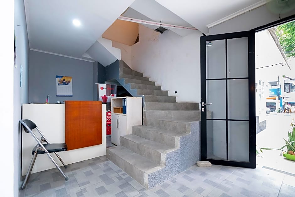 RedDoorz @ Tondano Benhil