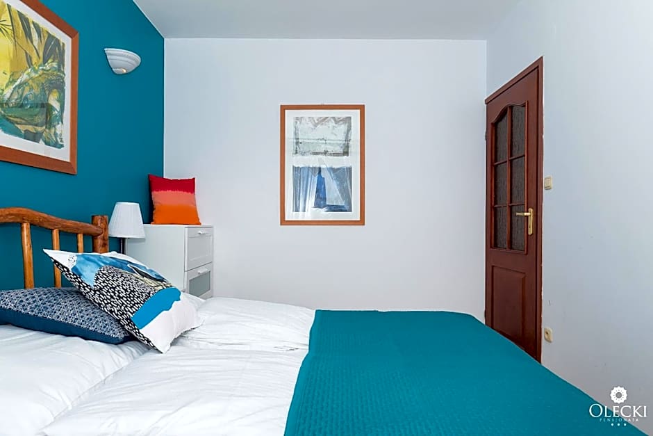 OLECKI Holiday House