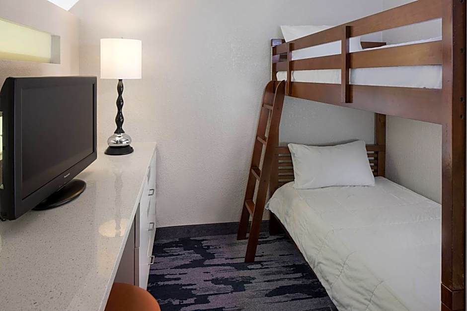 Photo 1 of 3 of Studio with One King Bed and One Set of Bunk Beds