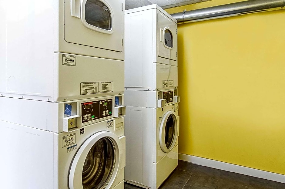 La Casa Inn & Suites-Middleboro