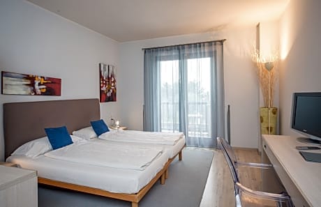 Armonia Junior Suite with balcony lake view