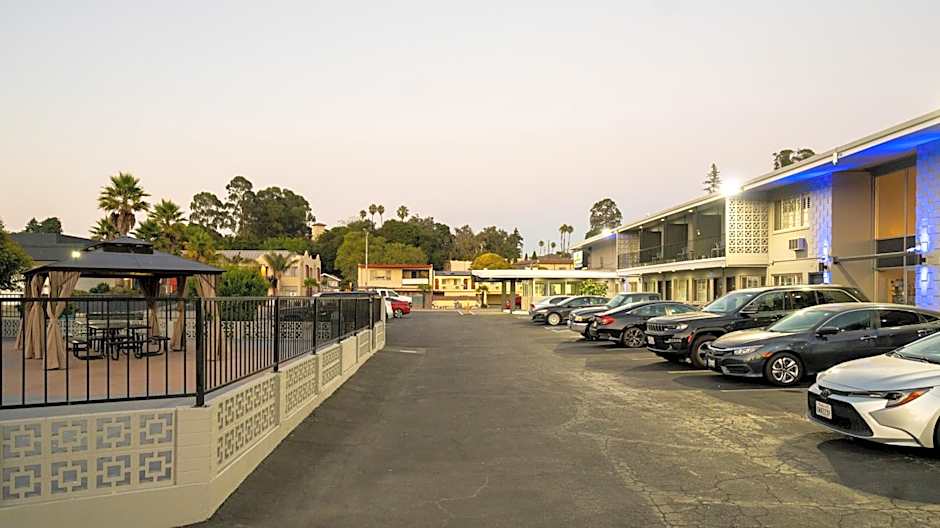 SeaSide Inn & Suites