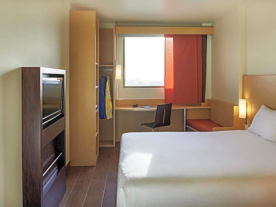 Ibis Cancun Centro Hotel