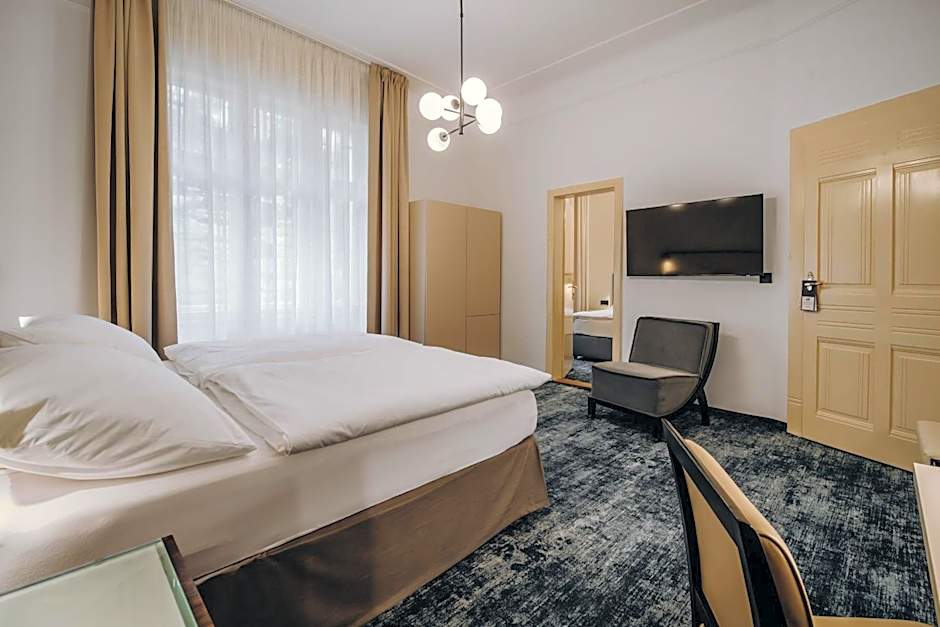 Esplanade Self Check-in Hotel