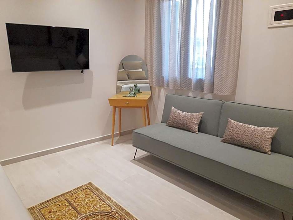 Edward Art Boutique Hotel