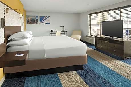 Governors Suite, 1 Bedroom Vice Presidential Suite, 1 King, St. Johns River view, Riverfront