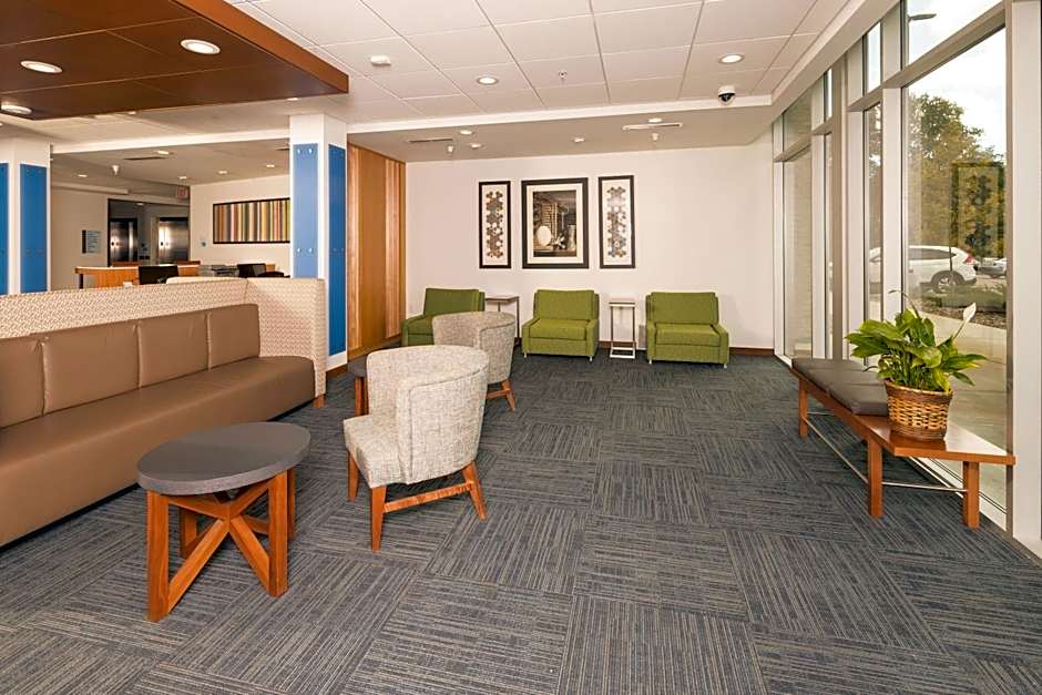 Holiday Inn Express and Suites Kalamazoo West By IHG