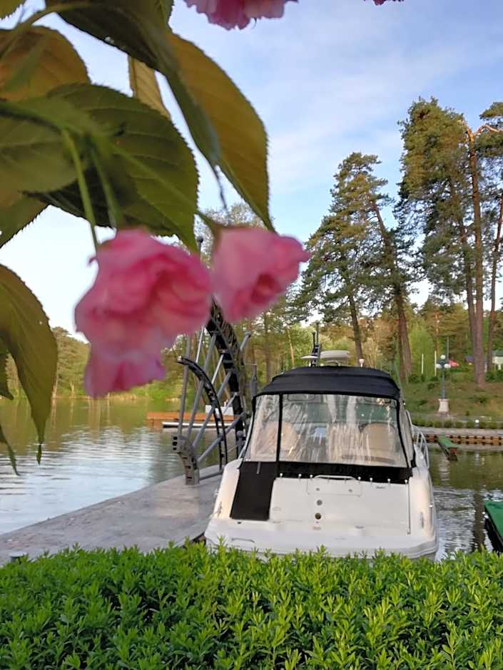 Oficerski Yacht Club